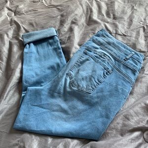 Light blue capris.